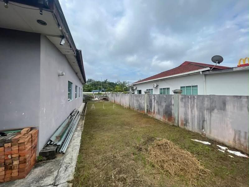 1-storey Terraced House for Sale in Kota Samarahan (Sarawak) - Alfred Chua - Exterior - PropertyGuru.com.my