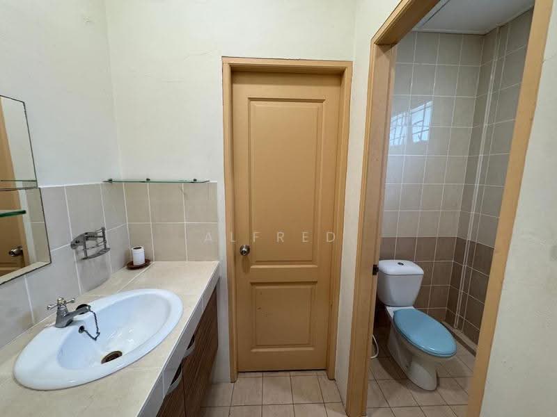 2-storey Terraced House for Sale in Taman Uni Garden (Samarahan) - Alfred Chua - Bathroom - PropertyGuru.com.my