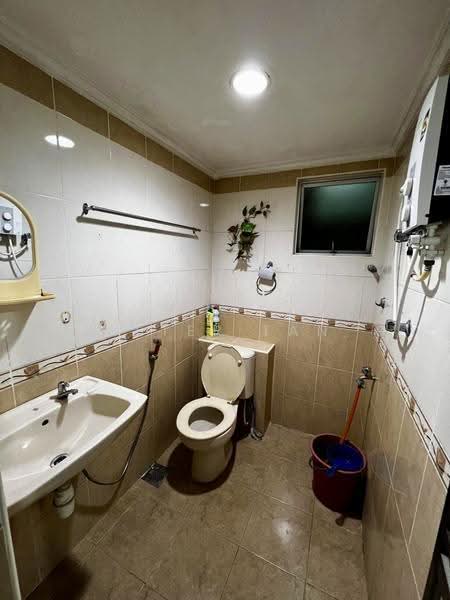 Condominium for Rent at Palm Court Condominium - Peter Tan - Bathroom - PropertyGuru.com.my