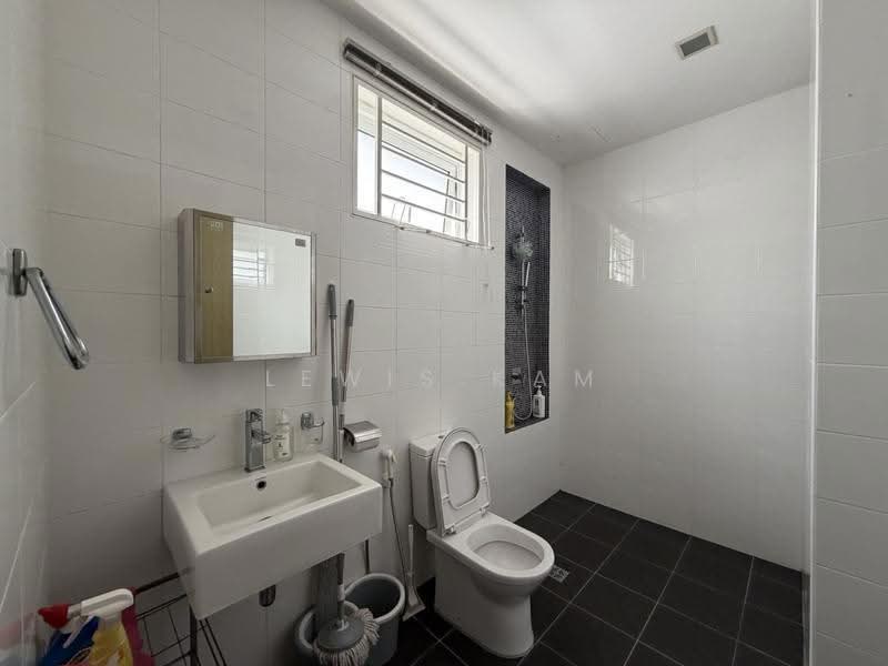 3.5-storey Terraced House for Sale in Tanjung Bungah (Penang) - Lewis Kam - Bathroom - PropertyGuru.com.my
