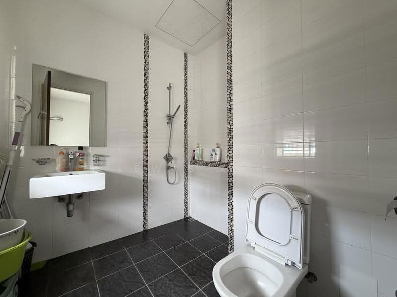 3.5-storey Terraced House for Sale in Tanjung Bungah (Penang) - Lewis Kam - Bathroom - PropertyGuru.com.my