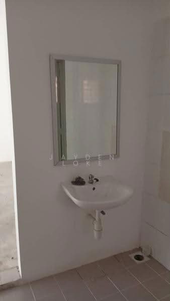 Shop / Office untuk Disewa di Seri Kembangan (Selangor) - Jayden Loke - Bathroom - PropertyGuru.com.my