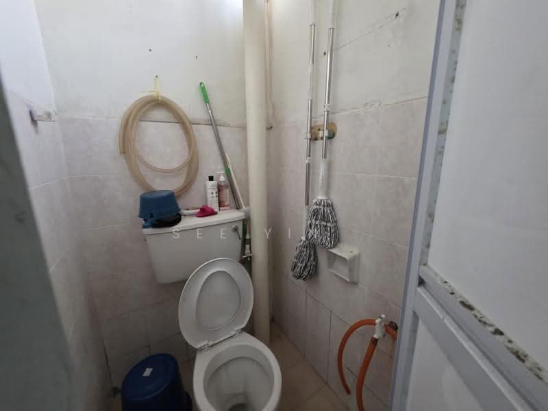 Rumah Teres 2-Tingkat untuk Dijual di Taman Putri Kulai (Kulai) - See Yin . - Bathroom - PropertyGuru.com.my