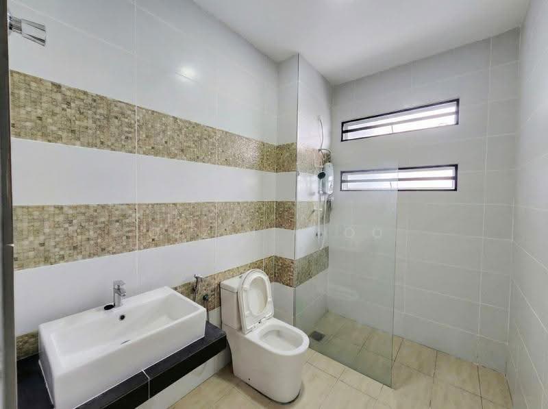 Semi-Detached House for Sale in Bandar Lahat Mines (Lahat) - Qazin Khoo - Bathroom - PropertyGuru.com.my