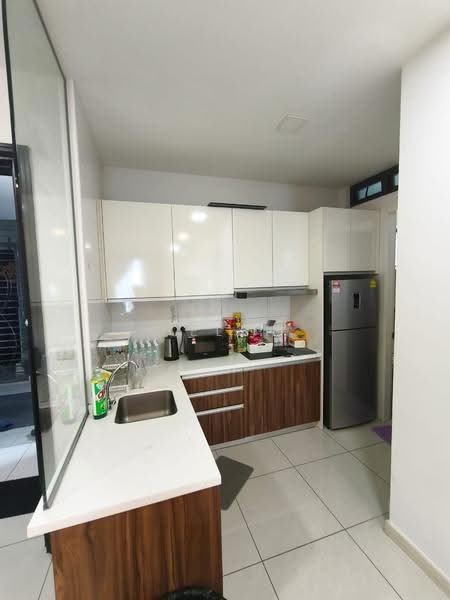 Kediaman Servis untuk Dijual di Setia Sky 88 - Helen Lee - Kitchen - PropertyGuru.com.my