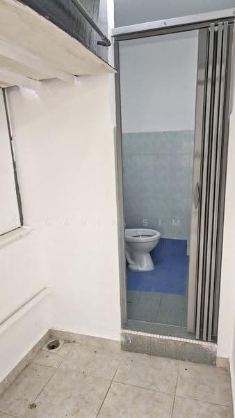 Flat for Sale at Flat Taman Ungku Tun Aminah - Cavin Sim - Bathroom - PropertyGuru.com.my