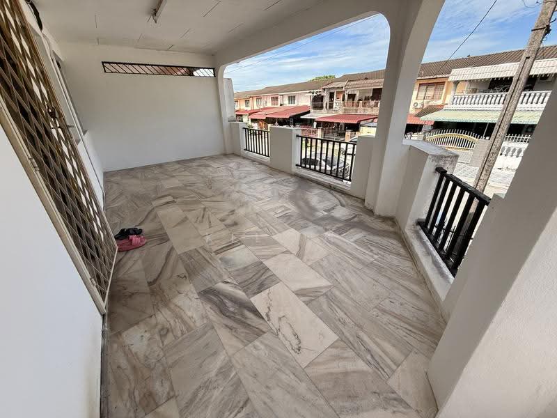 Rumah Teres untuk Dijual di Taman Sri Wani (Ipoh) - Kelvin Chong - Balcony - PropertyGuru.com.my