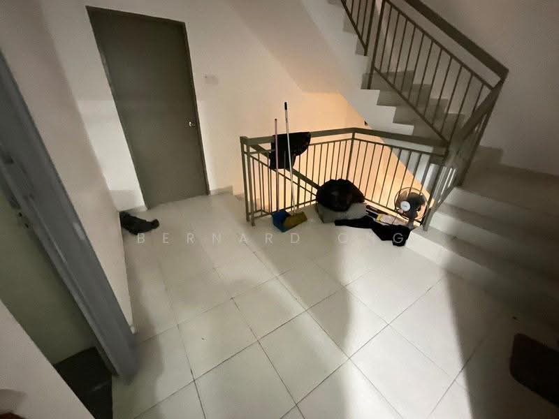 3-storey Terraced House for Sale in Taman Kundang Jaya (Rawang) - Bernard Ong - Corridor - PropertyGuru.com.my