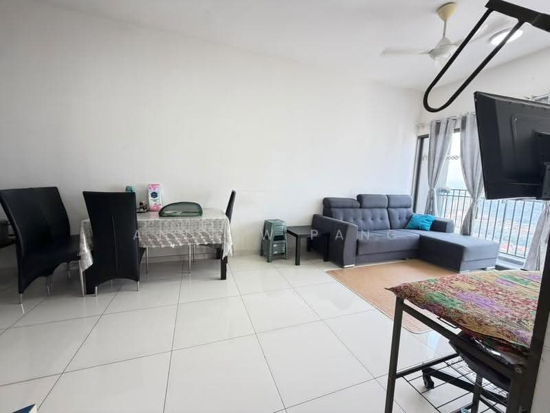 Kediaman Servis untuk Dijual di Seasons Garden Residences - Andrew Pang - Living Room - PropertyGuru.com.my