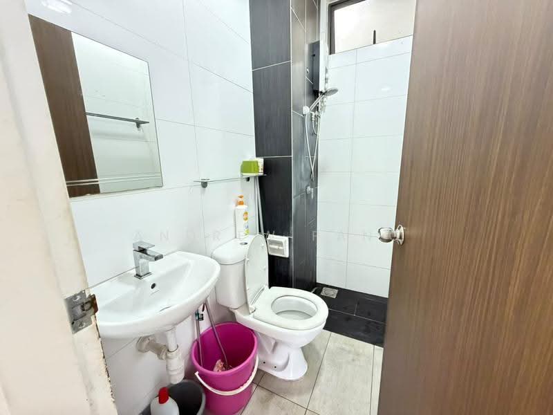 Kediaman Servis untuk Dijual di Seasons Garden Residences - Andrew Pang - Bathroom - PropertyGuru.com.my