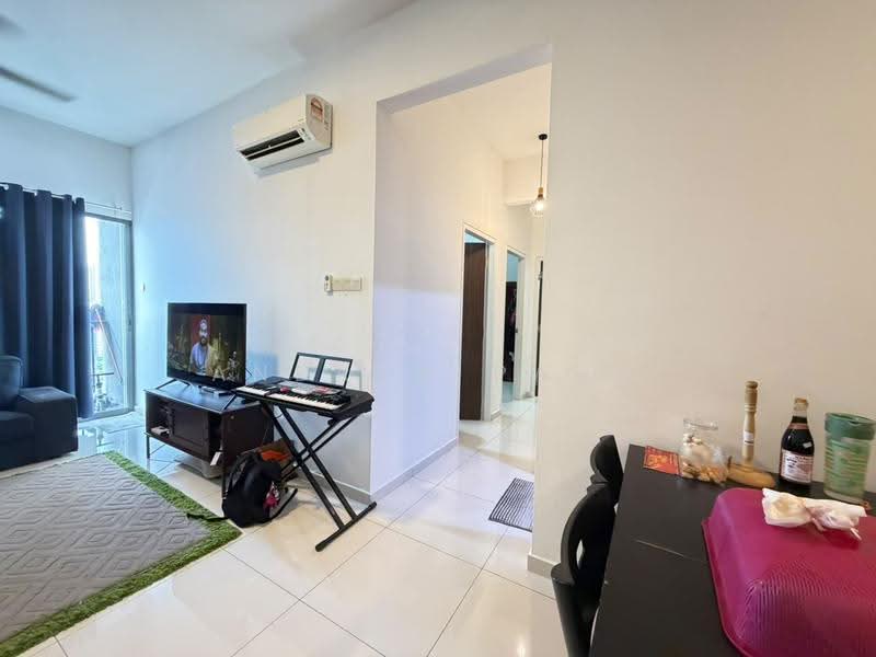 Kediaman Servis untuk Dijual di Seasons Garden Residences - Andrew Pang - Living Room - PropertyGuru.com.my