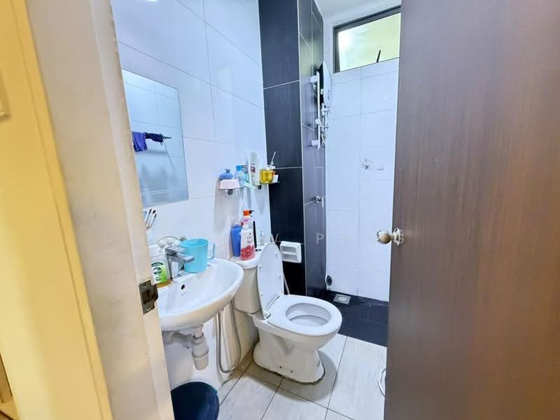 Kediaman Servis untuk Dijual di Seasons Garden Residences - Andrew Pang - Bathroom - PropertyGuru.com.my