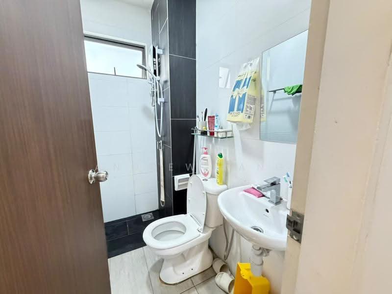 Kediaman Servis untuk Dijual di Seasons Garden Residences - Andrew Pang - Bathroom - PropertyGuru.com.my