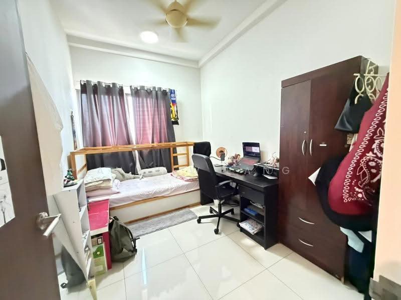 Kediaman Servis untuk Dijual di Seasons Garden Residences - Andrew Pang - Bedroom - PropertyGuru.com.my