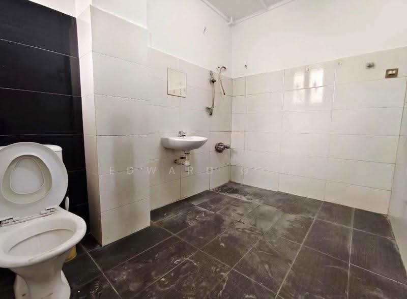 2-storey Terraced House for Sale in Taman Halaman (Ampang) - Edward Ooi - Bathroom - PropertyGuru.com.my