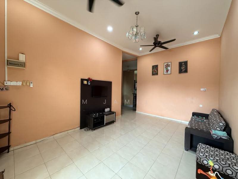 Semi-Detached House for Rent in Kampung Parit Raja (Muar) - M Jamil Ali - Living Room - PropertyGuru.com.my