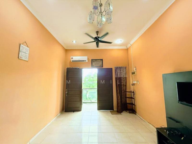 Semi-Detached House for Rent in Kampung Parit Raja (Muar) - M Jamil Ali - Living Room - PropertyGuru.com.my
