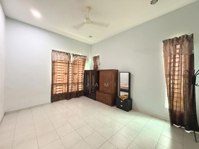 Semi-Detached House for Rent in Kampung Parit Raja (Muar) - M Jamil Ali - Bedroom - PropertyGuru.com.my