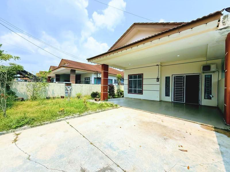 Semi-Detached House for Rent in Kampung Parit Raja (Muar) - M Jamil Ali - Exterior - PropertyGuru.com.my