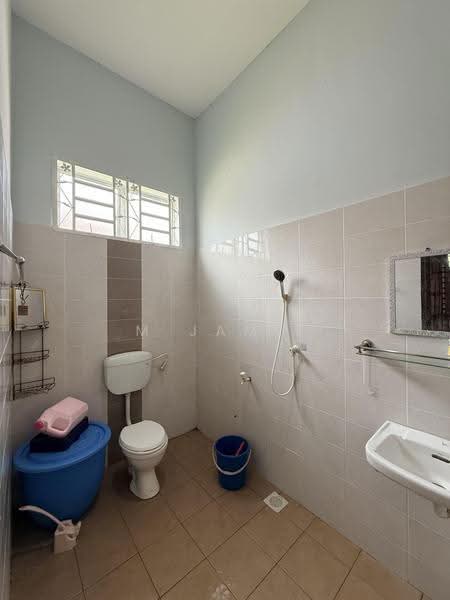 Semi-Detached House for Rent in Kampung Parit Raja (Muar) - M Jamil Ali - Bathroom - PropertyGuru.com.my