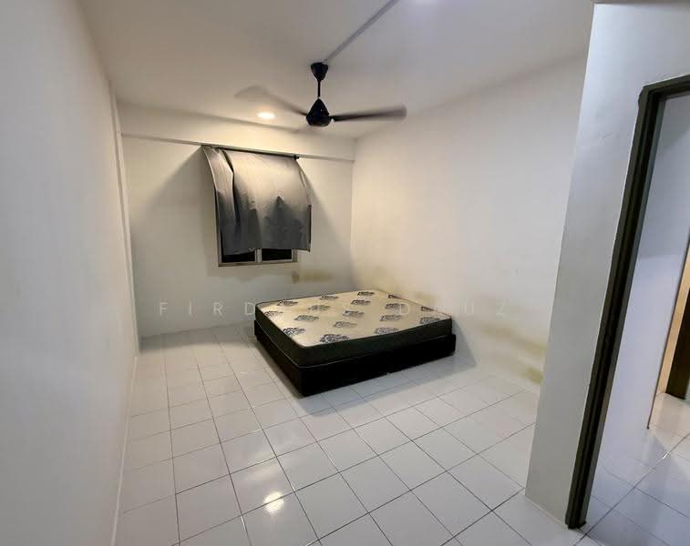 Pangsapuri untuk Disewa di Pangsapuri Pulai Mutiara - Firdaus Dauz - Bedroom - PropertyGuru.com.my