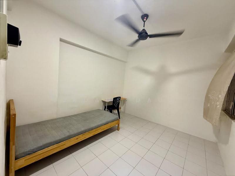 Pangsapuri untuk Disewa di Pangsapuri Pulai Mutiara - Firdaus Dauz - Bedroom - PropertyGuru.com.my