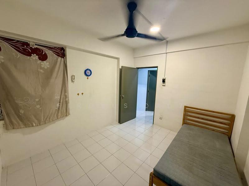 Pangsapuri untuk Disewa di Pangsapuri Pulai Mutiara - Firdaus Dauz - Bedroom - PropertyGuru.com.my