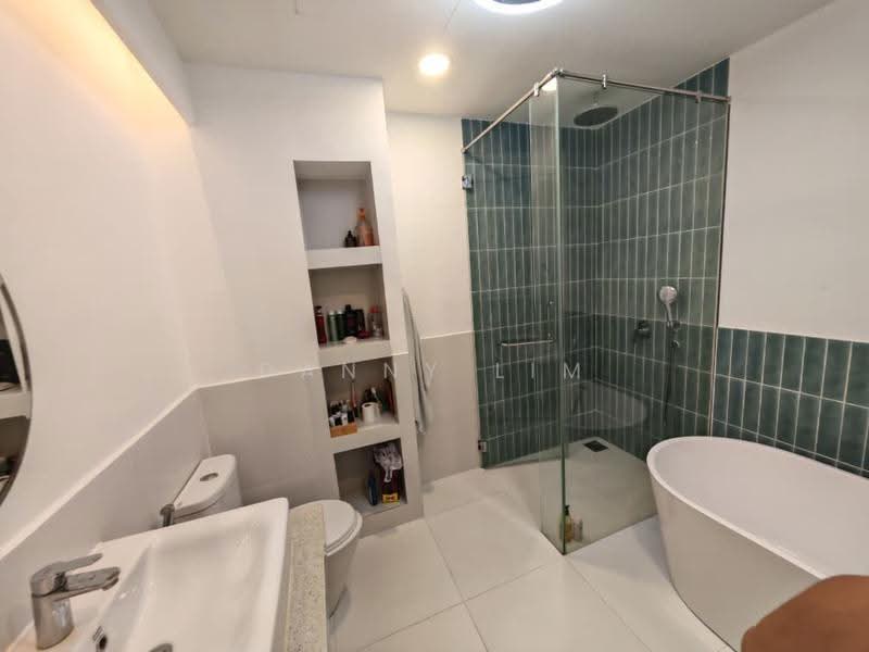 Service Residence for Sale at Hampton Height Damansara - Danny Lim - Bathroom - PropertyGuru.com.my