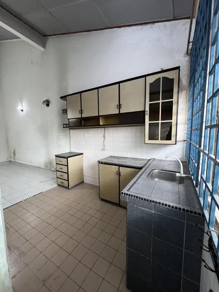 Rumah Teres 1-Tingkat untuk Dijual di Taman Perling (Perling) - Arshad . - Kitchen - PropertyGuru.com.my