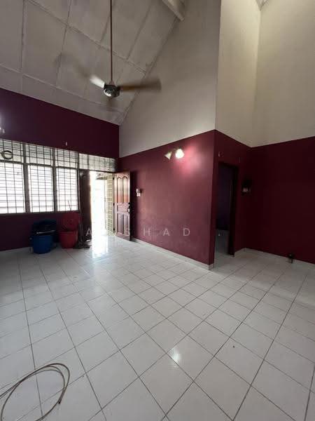 Rumah Teres 1-Tingkat untuk Dijual di Taman Perling (Perling) - Arshad . - Living Room - PropertyGuru.com.my