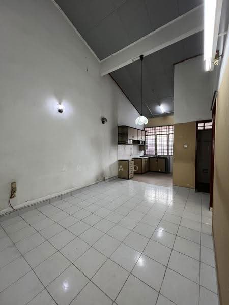 Rumah Teres 1-Tingkat untuk Dijual di Taman Perling (Perling) - Arshad . - Kitchen - PropertyGuru.com.my