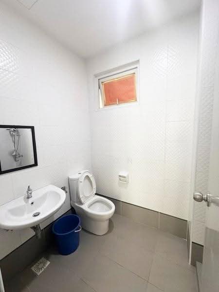 Kediaman Servis untuk Dijual di Seasons Amara Larkin - Carson . - Bathroom - PropertyGuru.com.my
