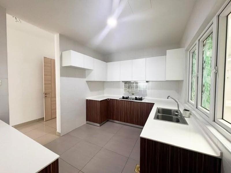 Kediaman Servis untuk Dijual di Seasons Amara Larkin - Carson . - Kitchen - PropertyGuru.com.my