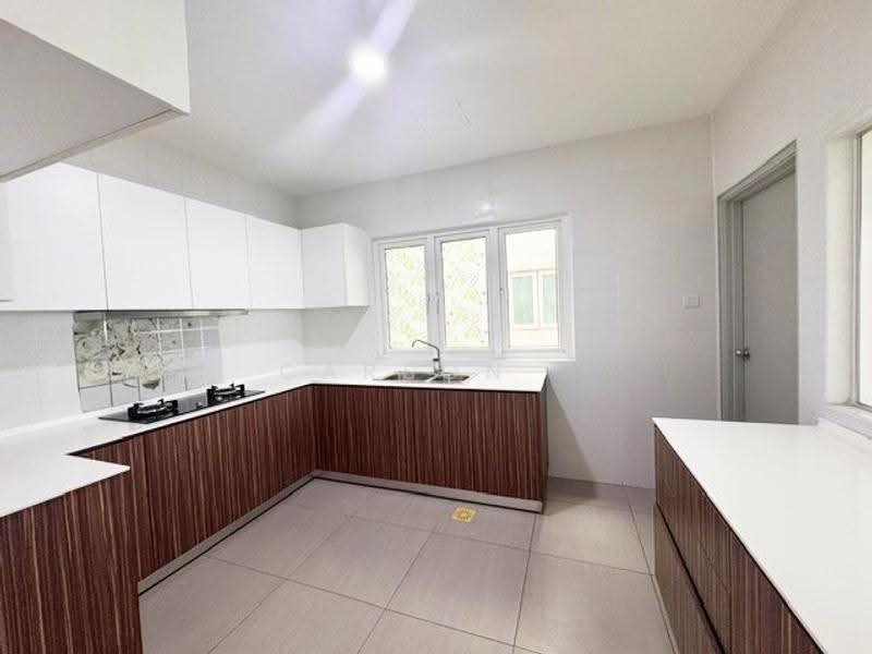 Kediaman Servis untuk Dijual di Seasons Amara Larkin - Carson . - Kitchen - PropertyGuru.com.my