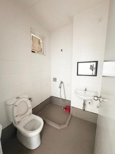 Kediaman Servis untuk Dijual di Seasons Amara Larkin - Carson . - Bathroom - PropertyGuru.com.my