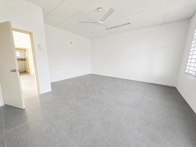 Semi-Detached House for Sale in Bandar Putra Permai (Seri Kembangan) - Sky Lim - Interior - PropertyGuru.com.my