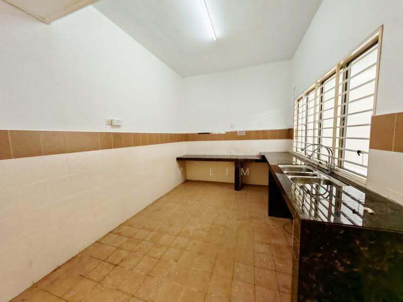 Semi-Detached House for Sale in Bandar Putra Permai (Seri Kembangan) - Sky Lim - Kitchen - PropertyGuru.com.my