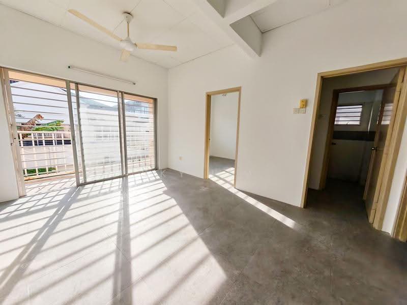 Semi-Detached House for Sale in Bandar Putra Permai (Seri Kembangan) - Sky Lim - Interior - PropertyGuru.com.my