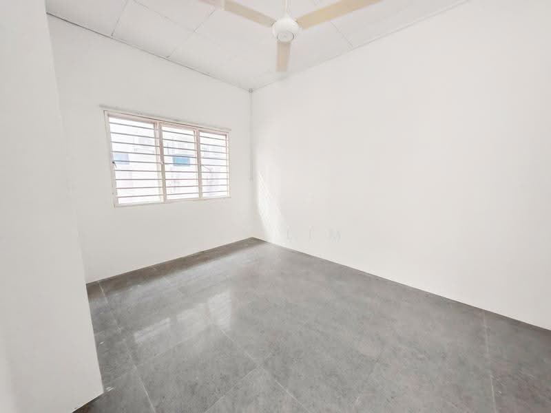 Semi-Detached House for Sale in Bandar Putra Permai (Seri Kembangan) - Sky Lim - Interior - PropertyGuru.com.my