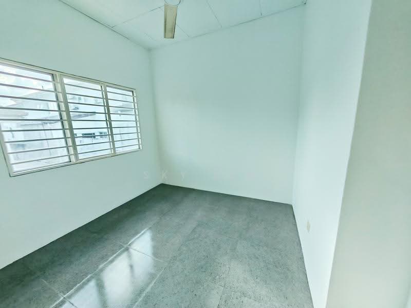 Semi-Detached House for Sale in Bandar Putra Permai (Seri Kembangan) - Sky Lim - Interior - PropertyGuru.com.my