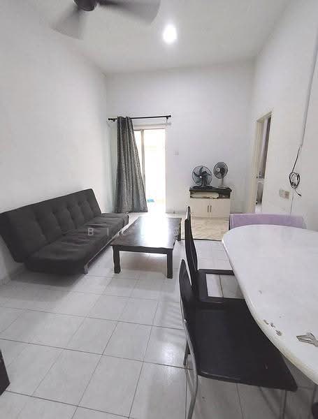 Pangsapuri untuk Disewa di Taman Pulai Utama - Bill Ong - Living Room - PropertyGuru.com.my