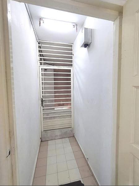 Pangsapuri untuk Disewa di Taman Pulai Utama - Bill Ong - Entrance - PropertyGuru.com.my
