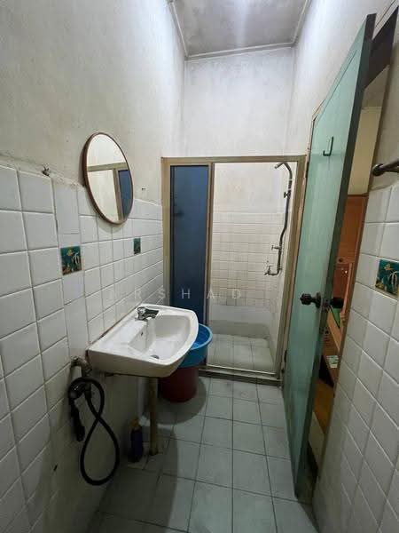 Bungalow House untuk Dijual di Larkin (Johor Bahru) - Arshad . - Bathroom - PropertyGuru.com.my