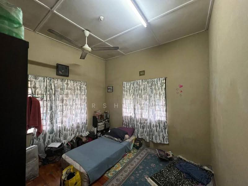 Bungalow House untuk Dijual di Larkin (Johor Bahru) - Arshad . - Bedroom - PropertyGuru.com.my