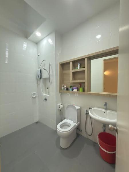 Cluster House for Sale in Taman Gaya (Ulu Tiram) - Carson . - Bathroom - PropertyGuru.com.my