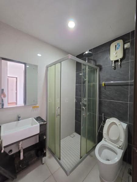 Condominium for Rent at Bay Point @ Country Garden Danga Bay - Oscar Wong - Bathroom - PropertyGuru.com.my