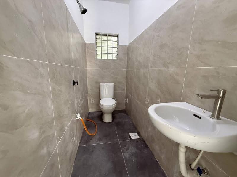 Rumah Teres 2-Tingkat untuk Dijual di Taman Puteri Wangsa (Ulu Tiram) - Jordan Oh - Bathroom - PropertyGuru.com.my