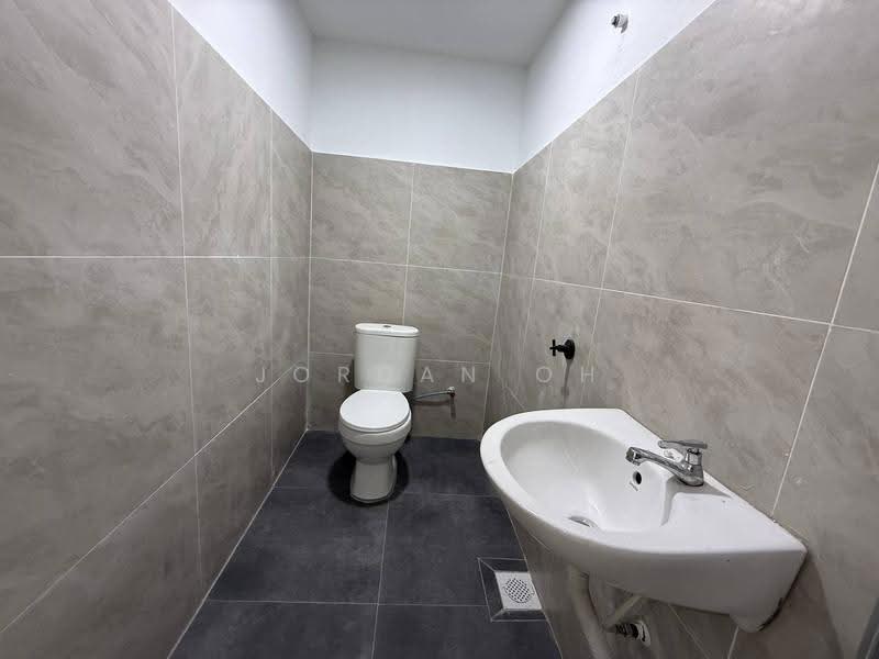 Rumah Teres 2-Tingkat untuk Dijual di Taman Puteri Wangsa (Ulu Tiram) - Jordan Oh - Bathroom - PropertyGuru.com.my