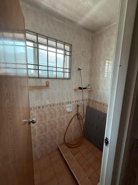 Rumah Teres 2-Tingkat untuk Dijual di Taman Gaya (Ulu Tiram) - Carson . - Bathroom - PropertyGuru.com.my