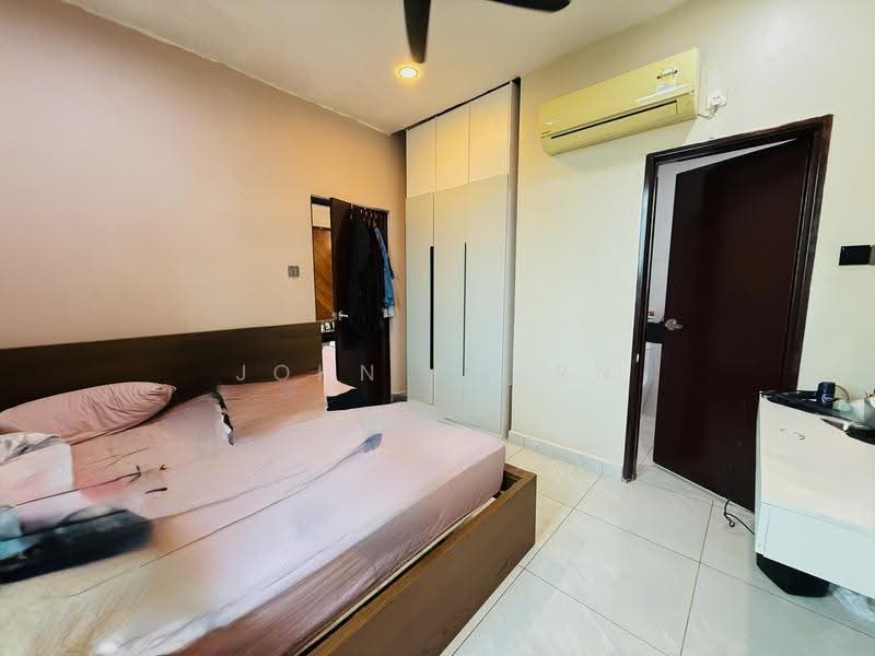 Kediaman Servis untuk Dijual di Sky Peak Residences - John Pharn - Bedroom - PropertyGuru.com.my